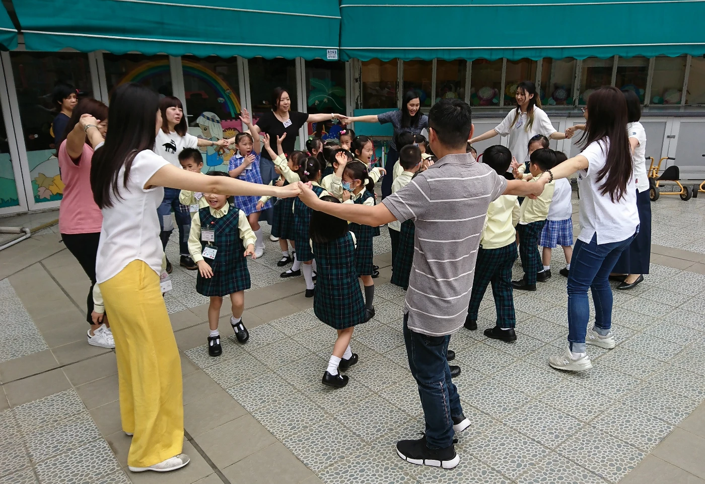 Game: Mushroom
Key learning: Creativity/ self-regulation/ get along with other children/ safe movement
