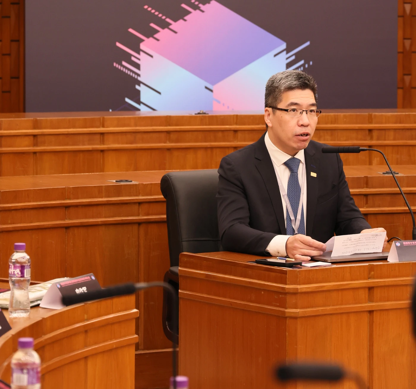 京港學術交流中心總裁徐海山。