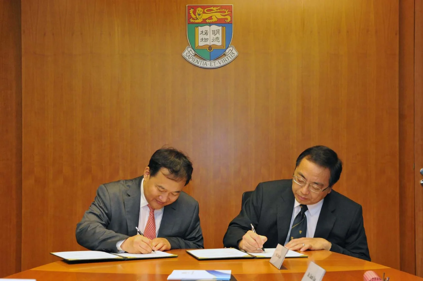 HKU and the China Council for International Cooperation <br>
on Environment and Development sign Memorandum of <br>
Understanding for cooperation on environmental issues