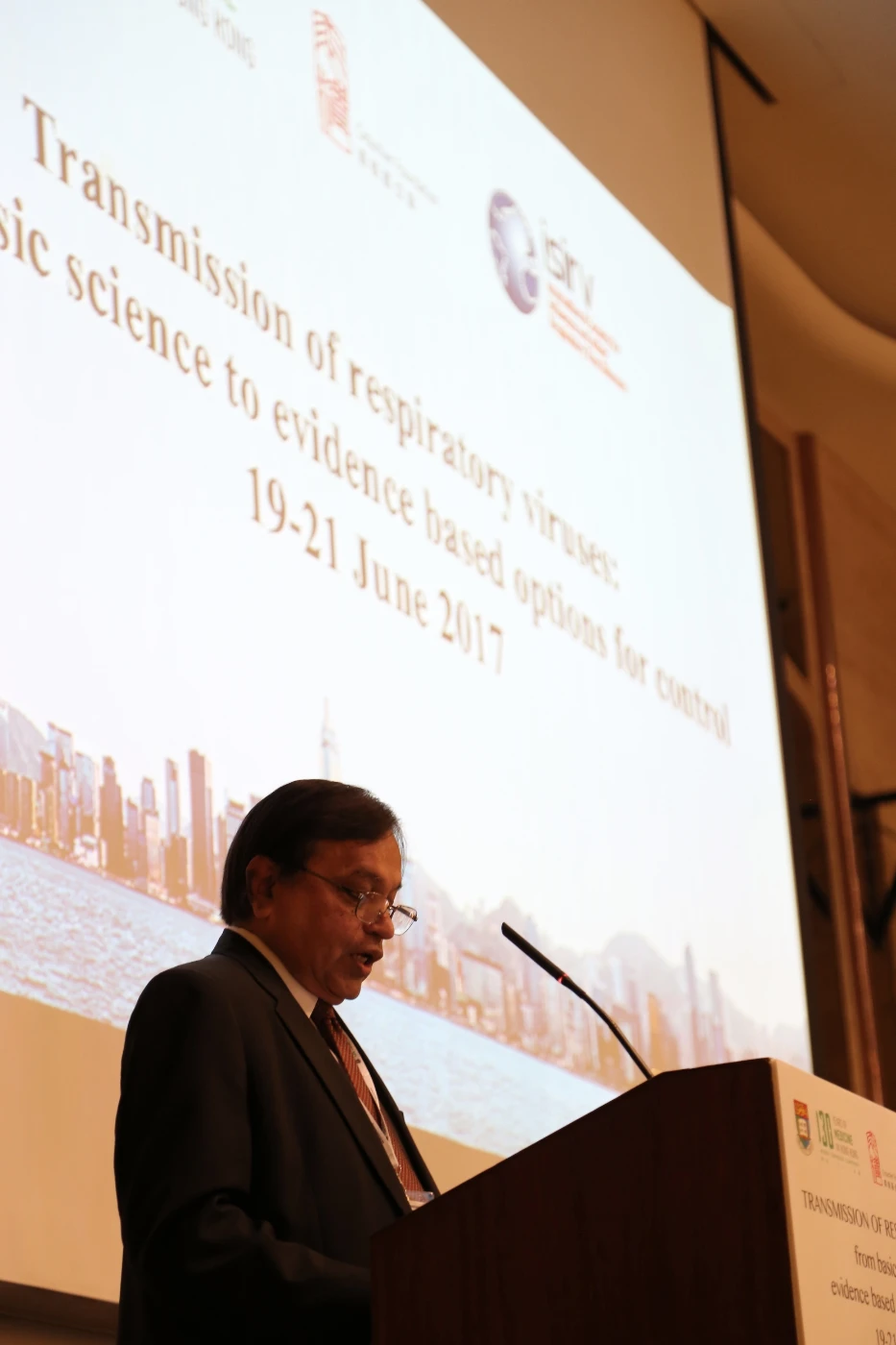 HKU School of Public Health Hosts an International Conference on<br>
“Transmission of Respiratory Viruses: from Basic Science to Evidence Based Options for Control”