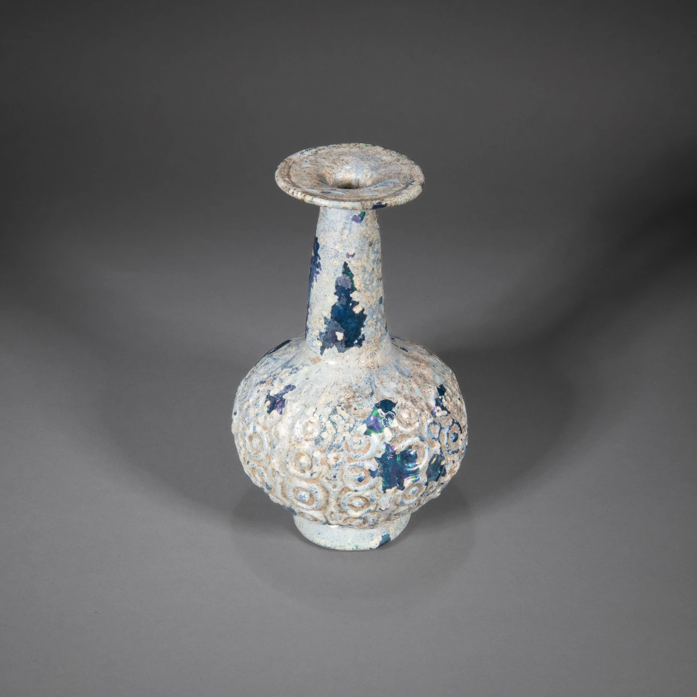 Jar
Mould–blown glass
Roman Empire (3rd–4th century CE) or China (Tang dynasty (618–906)
or Liao dynasty (907–1125))
Gift of Songyin Ge Collection
HKU.M.2019.2471