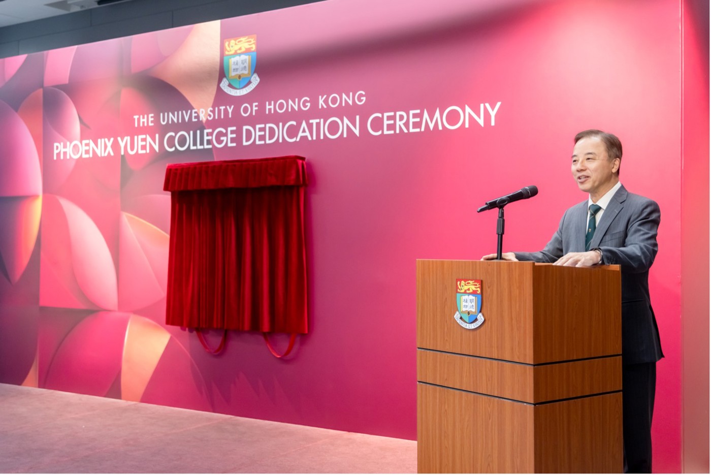 Professor Xiang Zhang, President and Vice-Chancellor of HKU, expressed his heartfelt gratitude to the Phoenix Yuen Foundation Fund Limited.