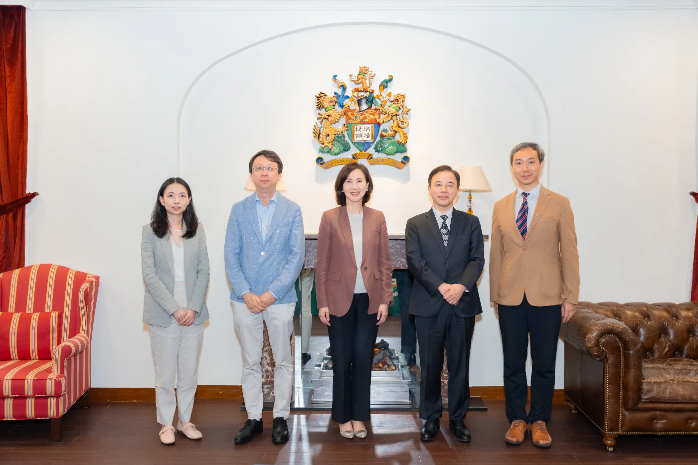 港大及渣打慈善基金延長合作三年 升級「金融科技學院」人才培育與研發　推動金融發展