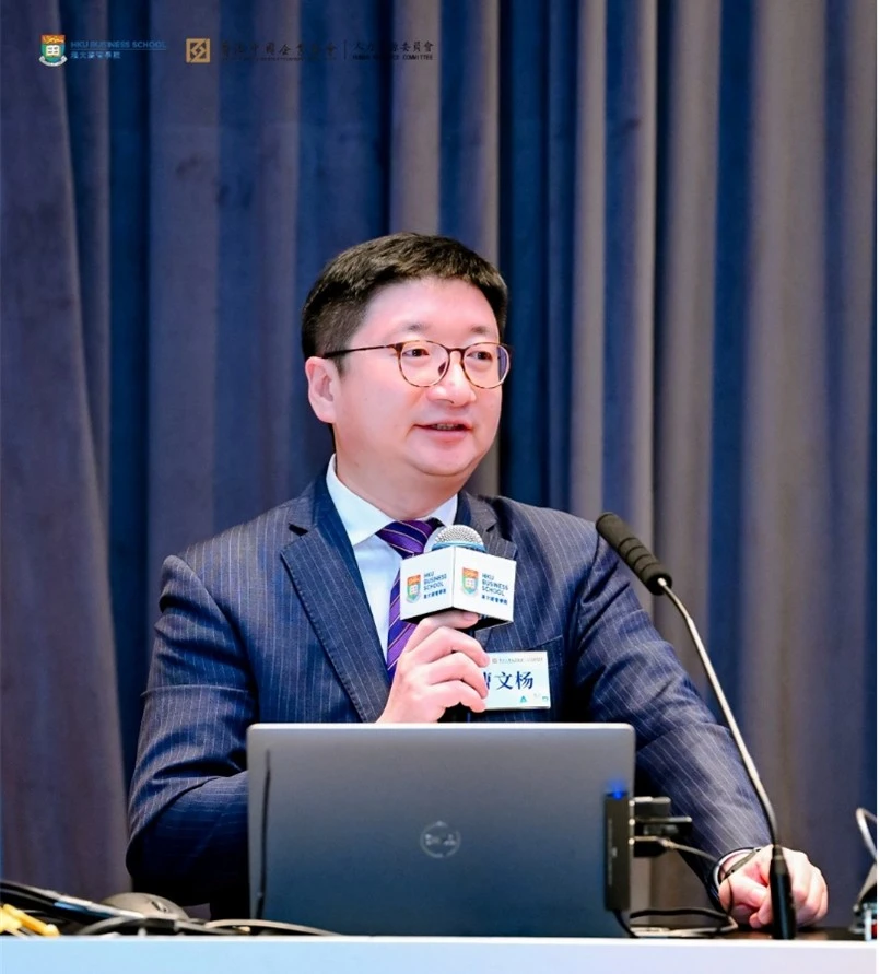 中國海外發展有限公司副總裁、首席人力資源官、總審計師曹文楊先生進行企業分享。