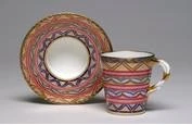 讓－弗朗索瓦•米考
     《茶杯與茶托》
     上釉軟瓷
     1765年
     杯：9 x 8 厘米
     盤：4.2 x 14.7 厘米