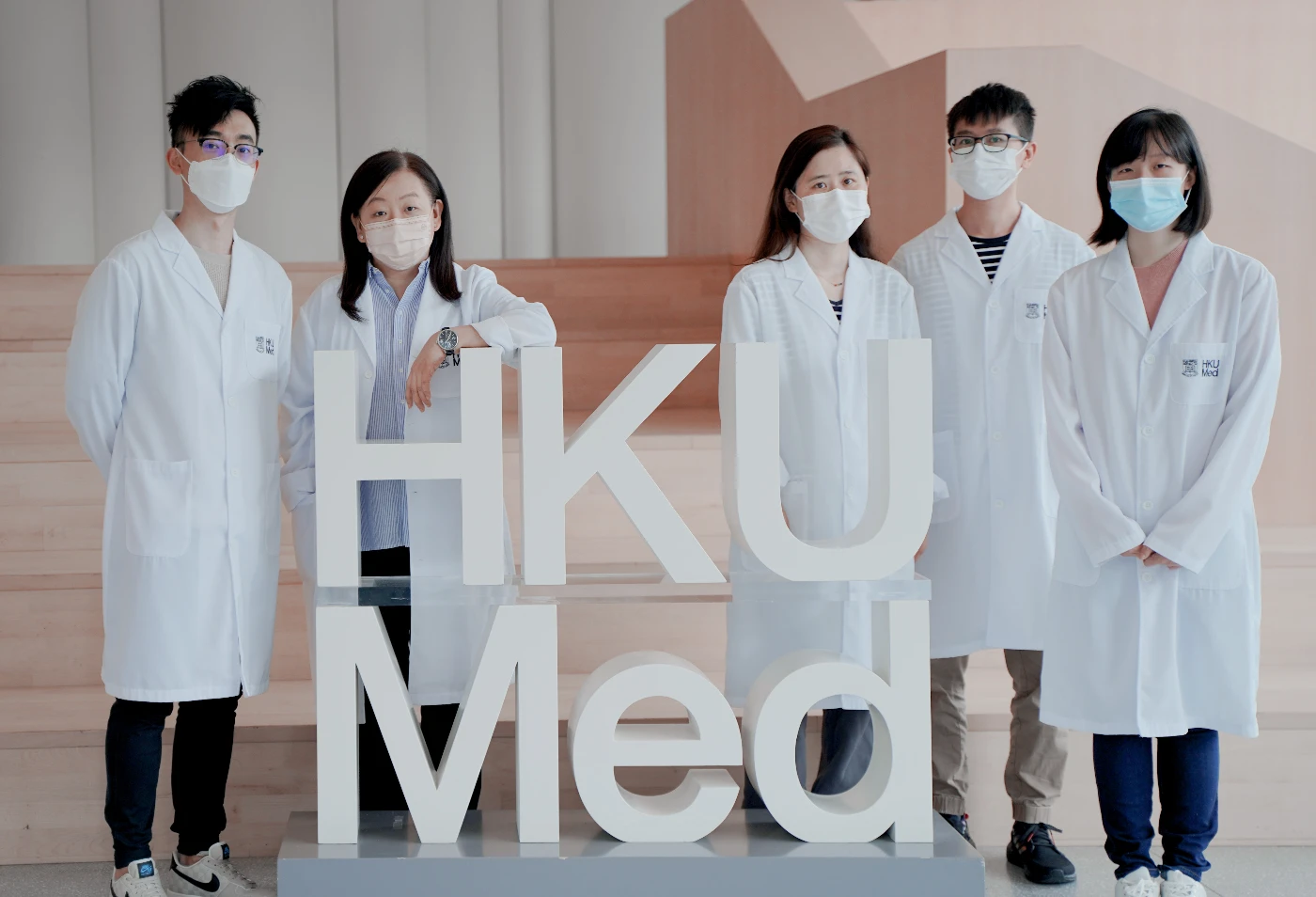 HKUMed researchers identified a key molecule in extracellular vesicles of liver cancer patient as a potential new biomarker <br>
for early diagnosis and therapeutic target