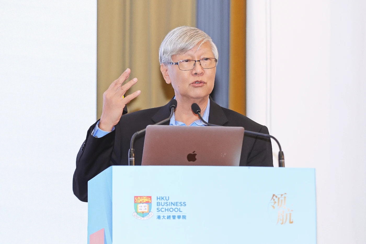Tan Sri Andrew SHENG, Distinguished Fellow of Asia Global Institute at HKU, Member of International Advisory Council of National Financial Regulatory Administration, Former Board Member of Khazanah Nasional Berhad, Former Chairman of the Securities and Futures Commission (SFC) of Hong Kong, delivers a keynote speech.