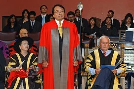 港大校長獲多倫多大學頒授榮譽學位