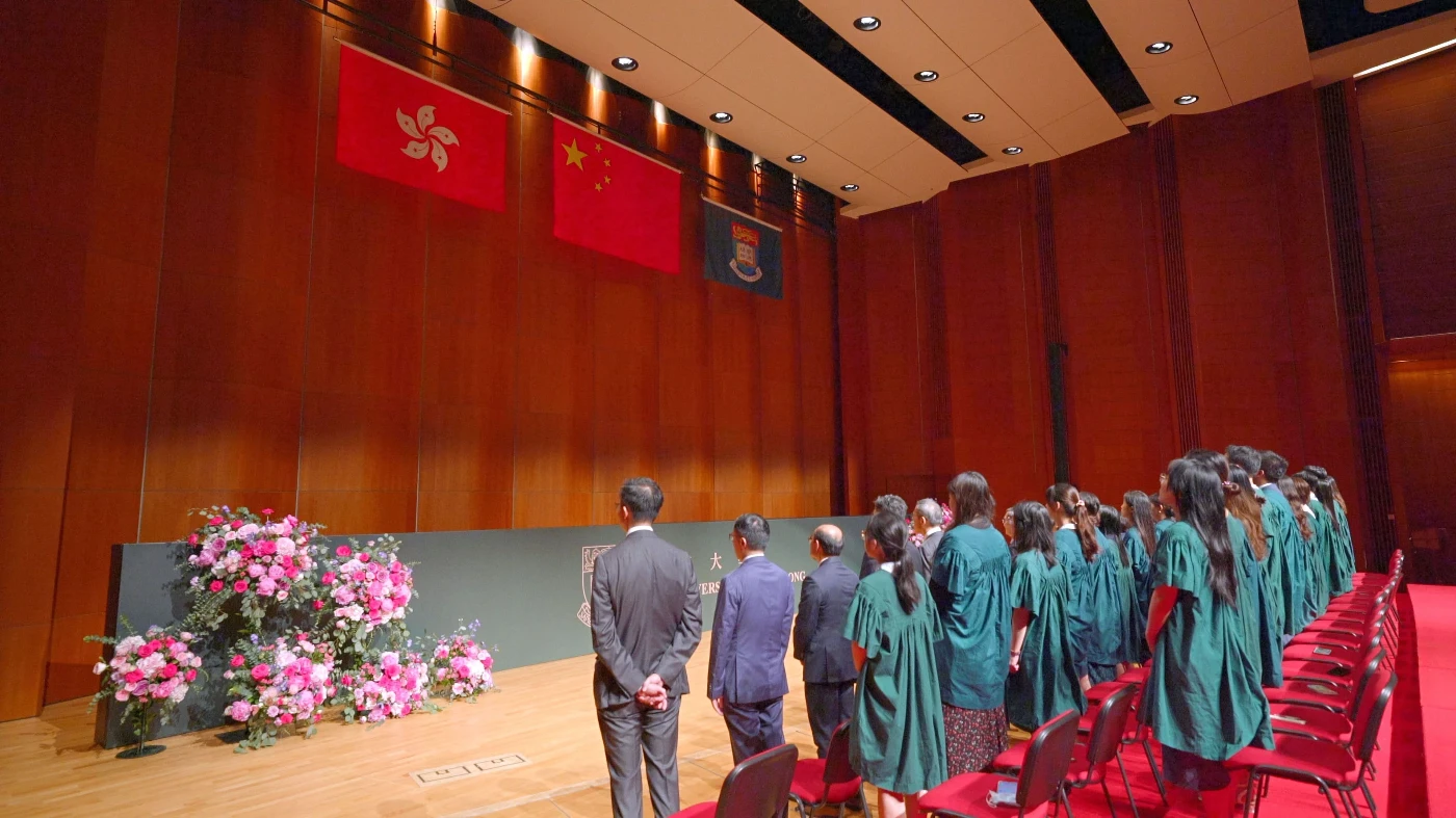 慶祝香港特別行政區成立二十六周年<br>
香港大學舉行升旗儀式