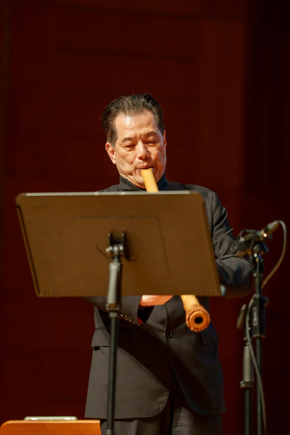 The memorable evening features performances alongside guest performers, including Mr Sunny Yeung, Director of Estates at HKU.
