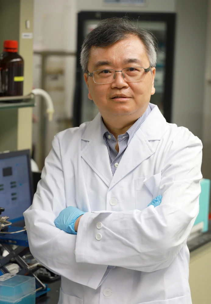 Professor Tong Zhang of the Department of Civil Engineering, Faculty of Engineering of HKU, is one of the world-renowned experts in the field of environmental microbiology and public health related wastewater microbiology.