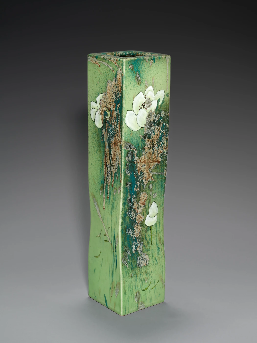 NING GANG
     Green object with lotus in mixed decorative techniques
     Undated
     H. 51cm  W. 12cm