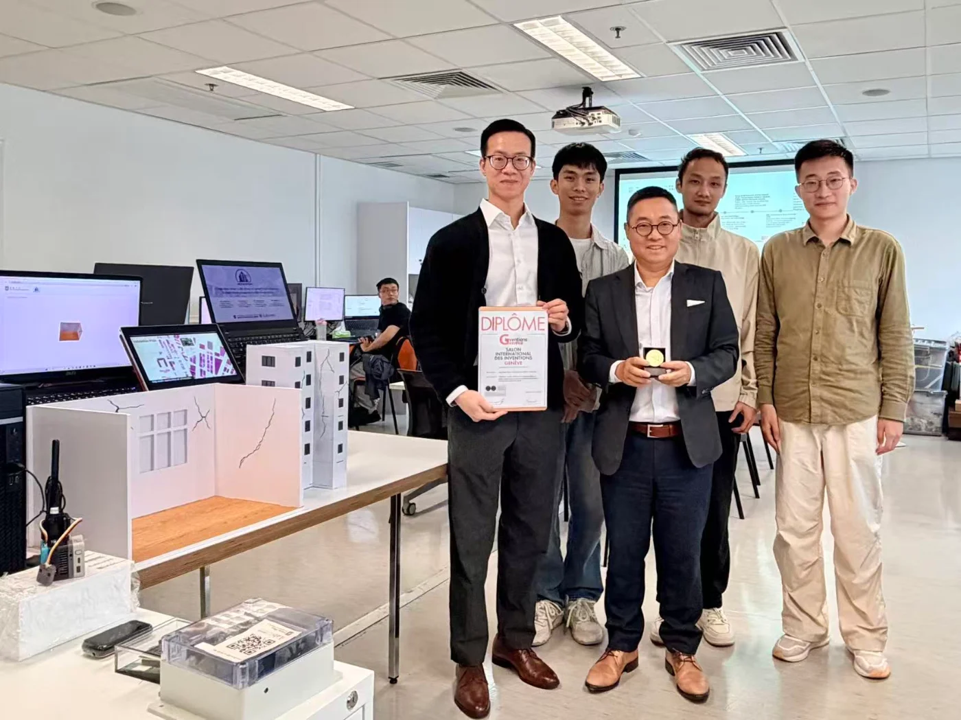 港大研發「eCheckGo」AI 建築檢測系統<br>
強化城市安全　實現快速樓宇巡查