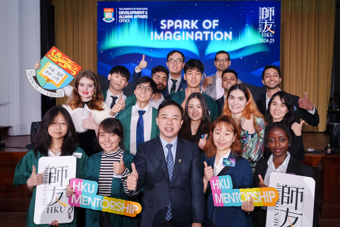 10位非本地學員校友參加了2024年師友計劃啟動儀式。他們將於2025年的對話系列分享他們的故事。