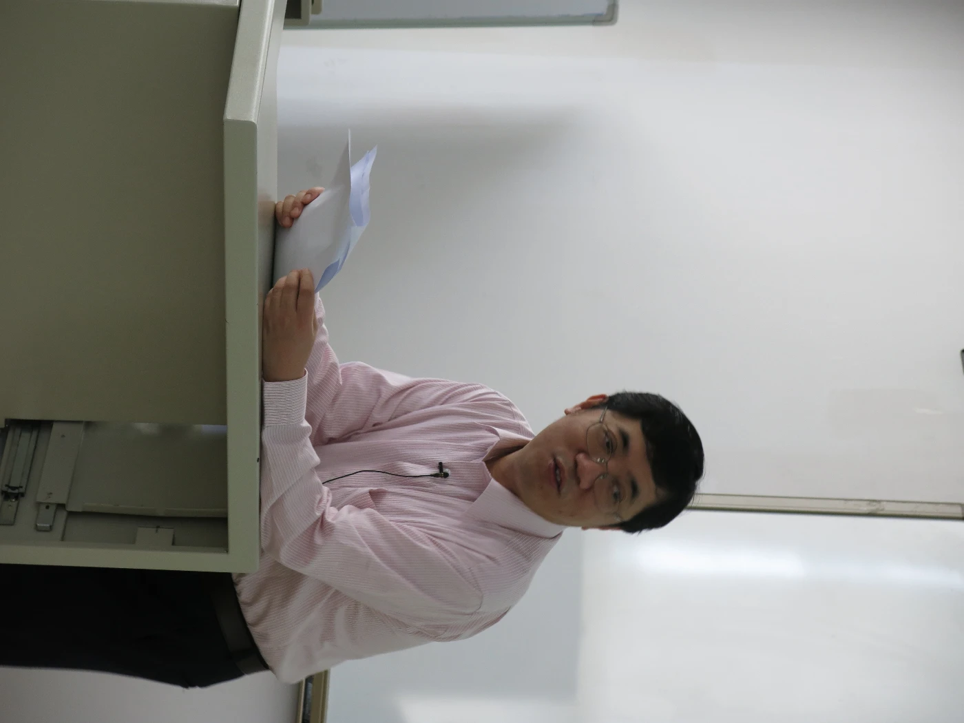 香港大學化學系許慧嫻講座教授﹑中國科學院院士和香港大學深圳研究院研究員支志明教授