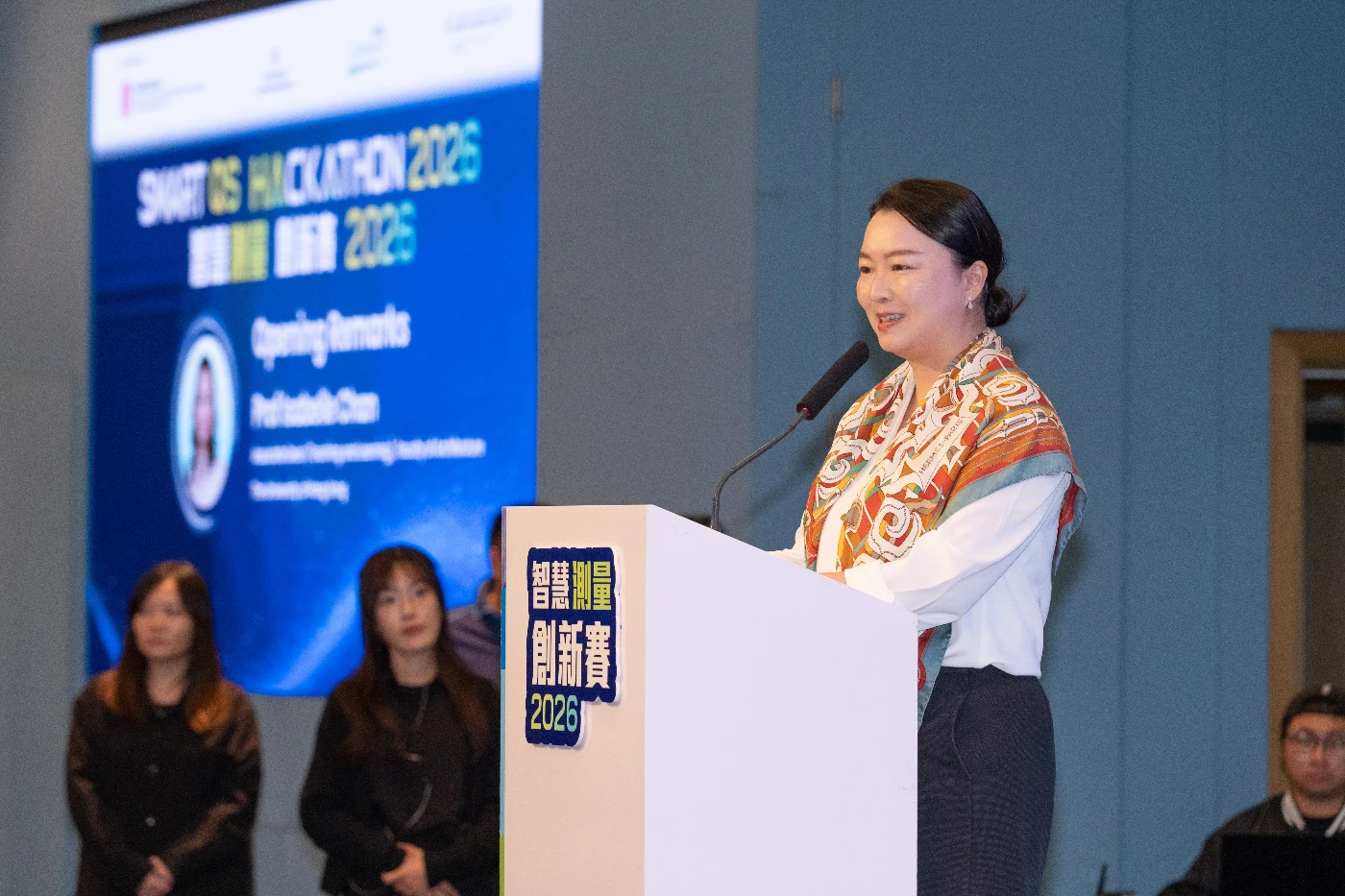 The Smart QS Hackathon 2026, co-organised for the first time by the Housing Bureau and the Hong Kong Housing Authority, Cyberport, and the University of Hong Kong, was officially launched today (July 29) with a welcome ceremony and briefing session held at Cyberport. Photo shows The Associate Dean (Teaching and Learning) of the Faculty of Architecture at HKU, Professor Isabelle Chan, delivering a speech at the event.