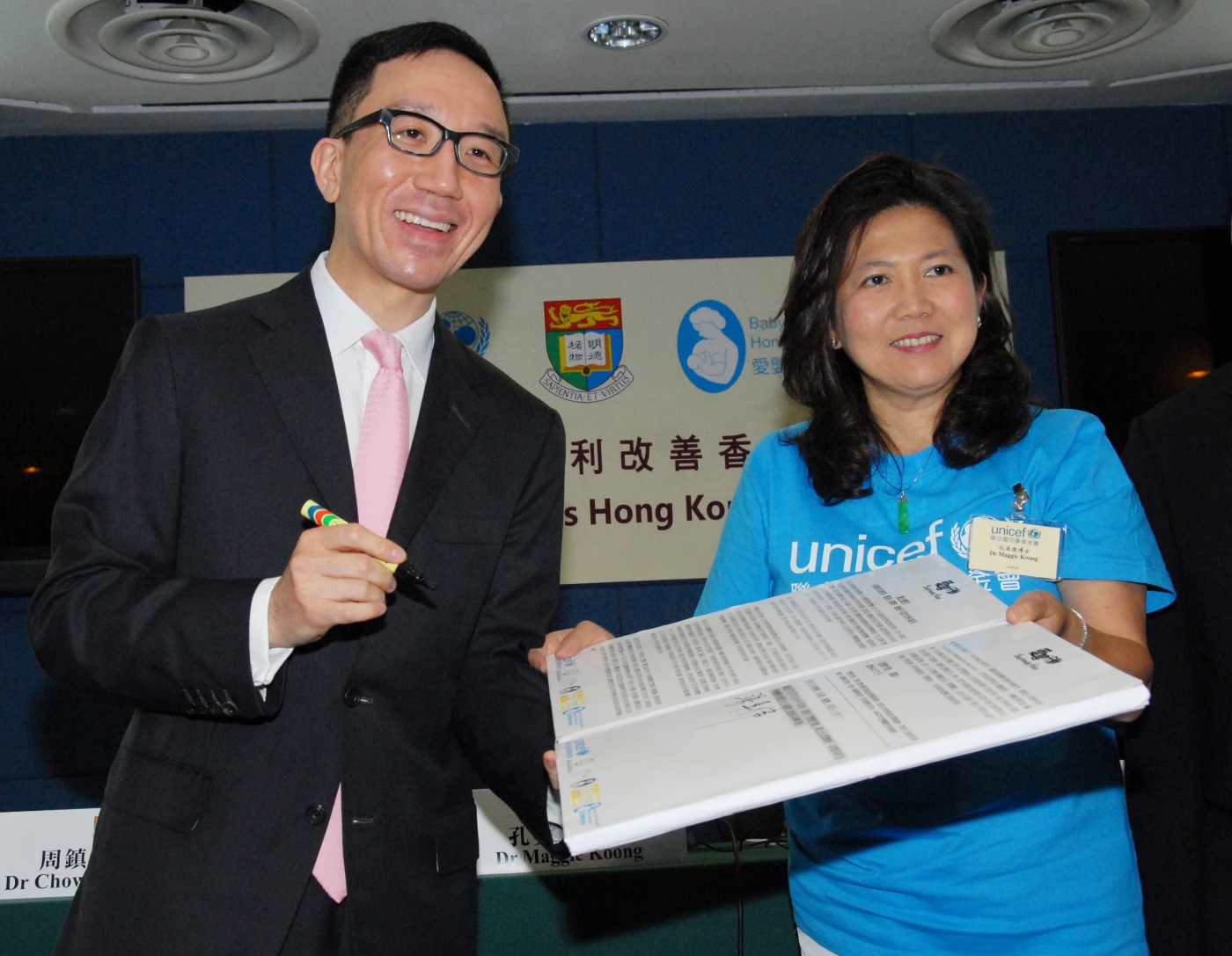 HKU announces a “Children of 1997” cohort study<br>
showing breastfeeding’s impact on Hong Kong’s public health<br>
Baby Friendly Action Joint Declaration signed on site <br>
to urge for immediate implementation of the HK Code