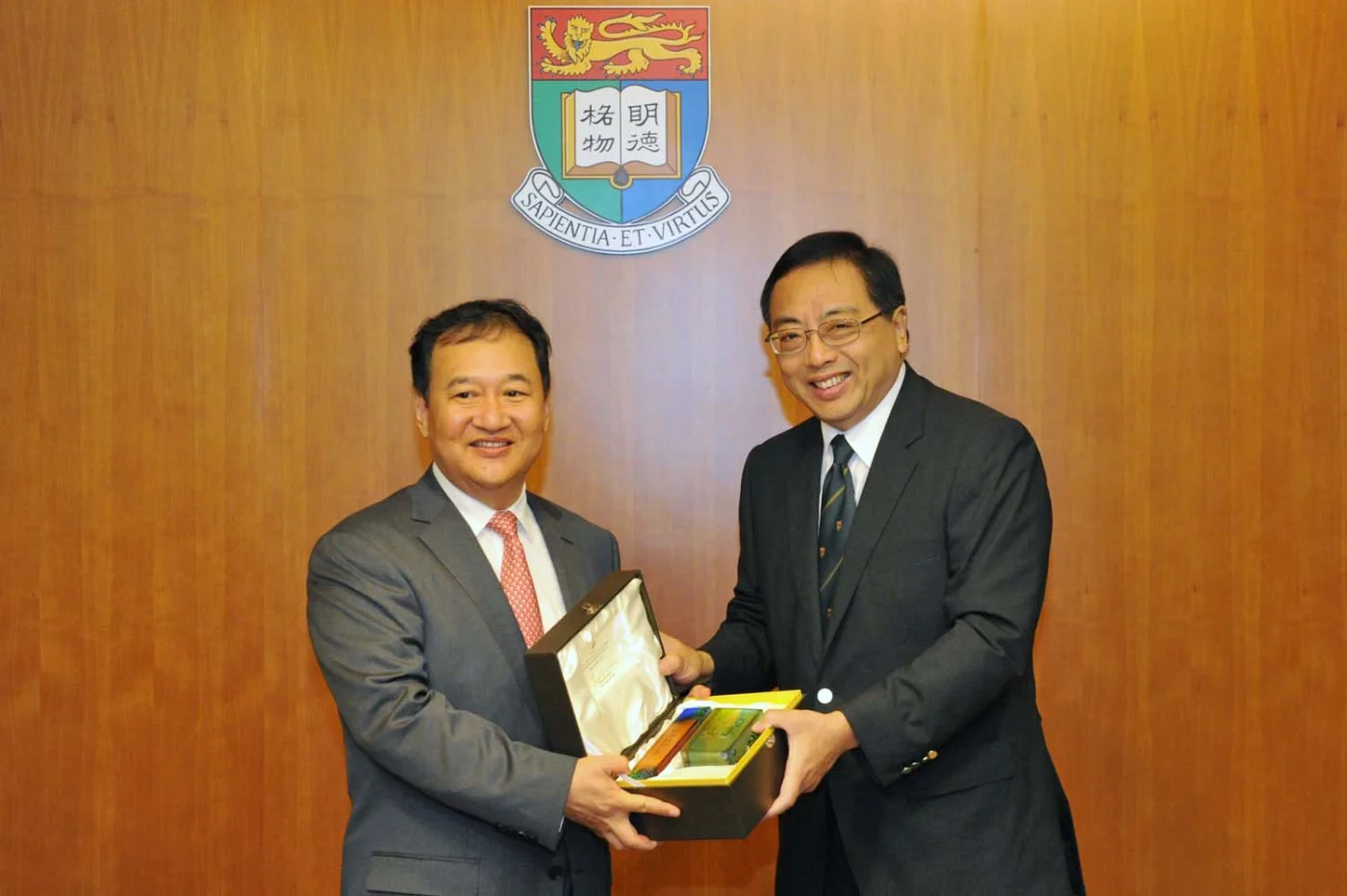 HKU Vice-Chancellor and President Professor Lap-Chee Tsui, and CCICED Deputy Secretary General Mr Xu Qinghua signed the MOU on behalf of the respective parties.