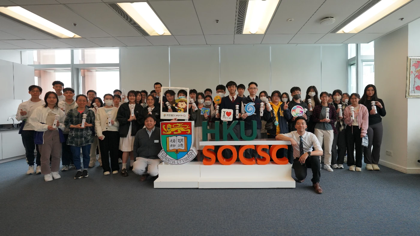 近50位來自不同院校的師生參與DIY手提氣象儀器體驗工作坊，以理解城市熱島效應的相關概念。