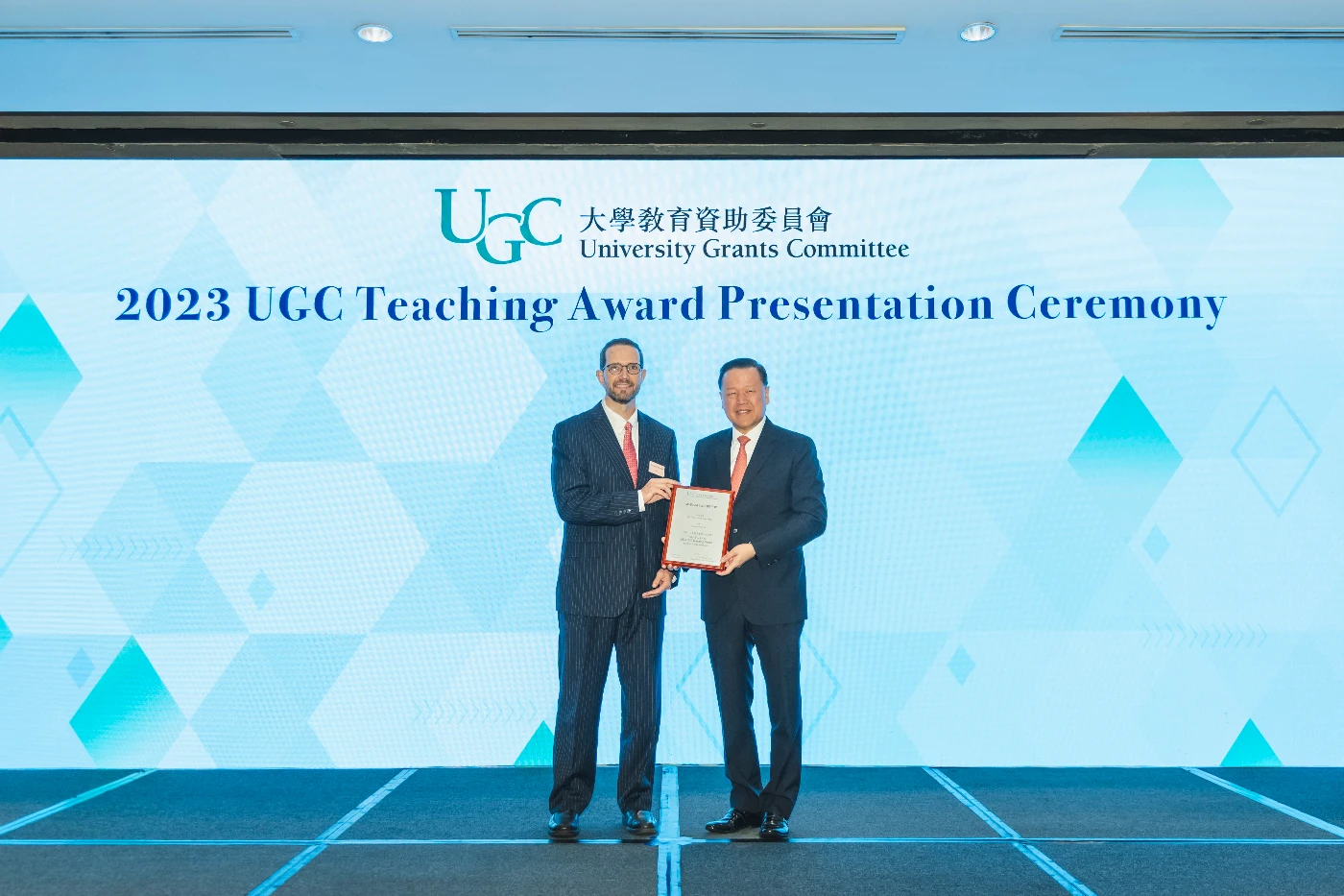 HKU Academic Mr David Bishop Receives UGC Teaching Award 2023 (photo credit: the University Grants Committee)