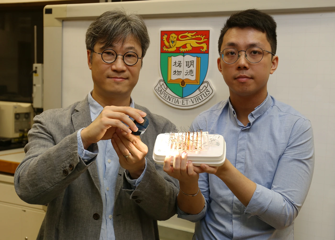 港大工程全球首創以光或電驅動「氫氧化鎳」材料<br>
機器人將可毋須倚賴摩打推動