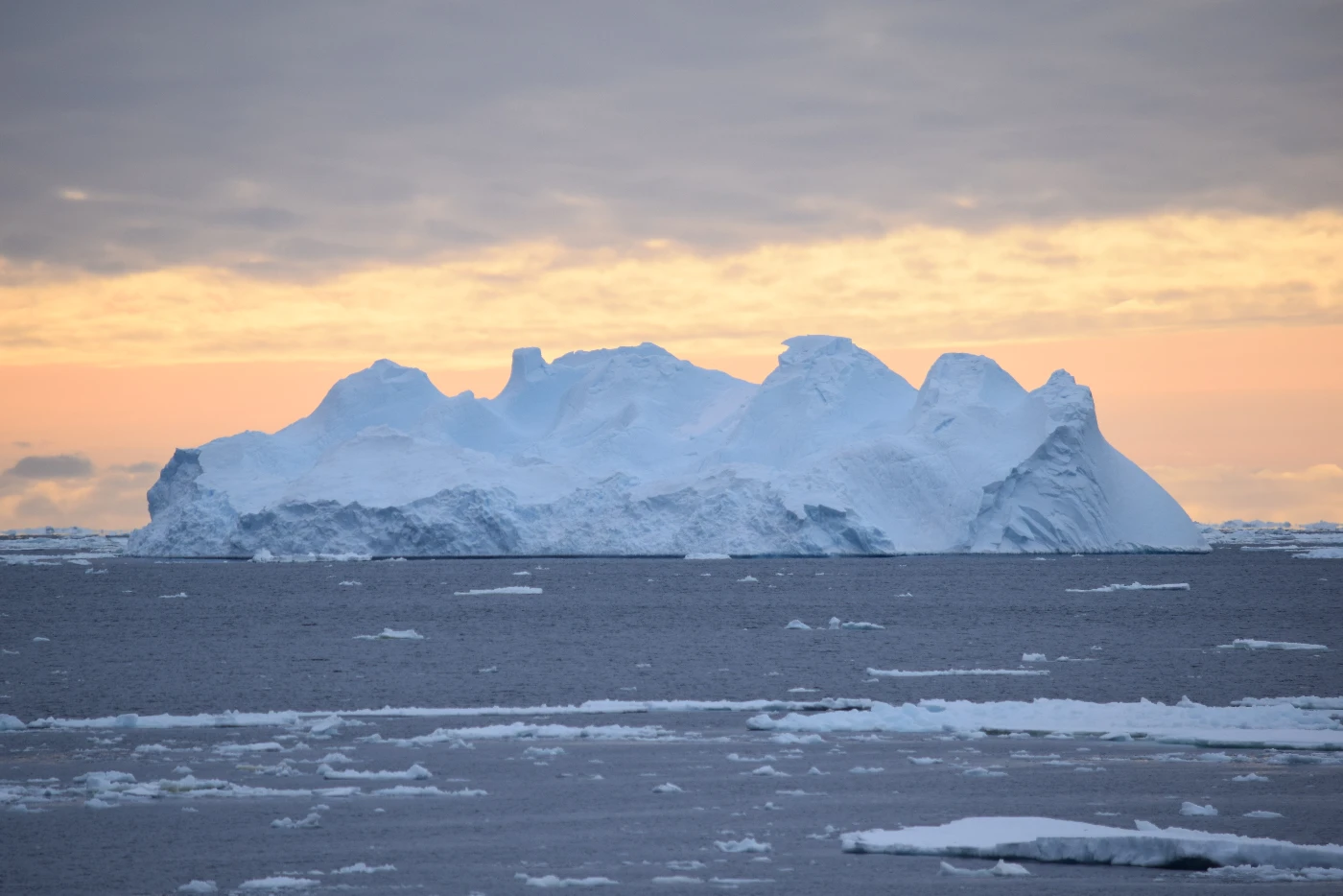 Photos of the Southern Ocean.  Photo credit: Minoru Ikehara.