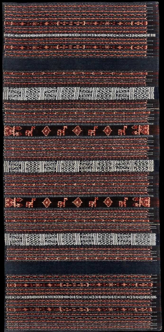 Flores (Ende)
     Endenese people
     Zawo, sarong
     Warp ikat in medium hand-spun cotton
     1910–1930 (Image 259)