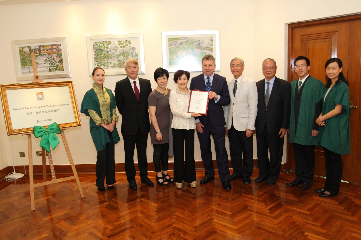 The Yao Family with the HKU President Professor Peter Mathieson, Master Professor C F Lee and student representatives of the Lap-Chee College.