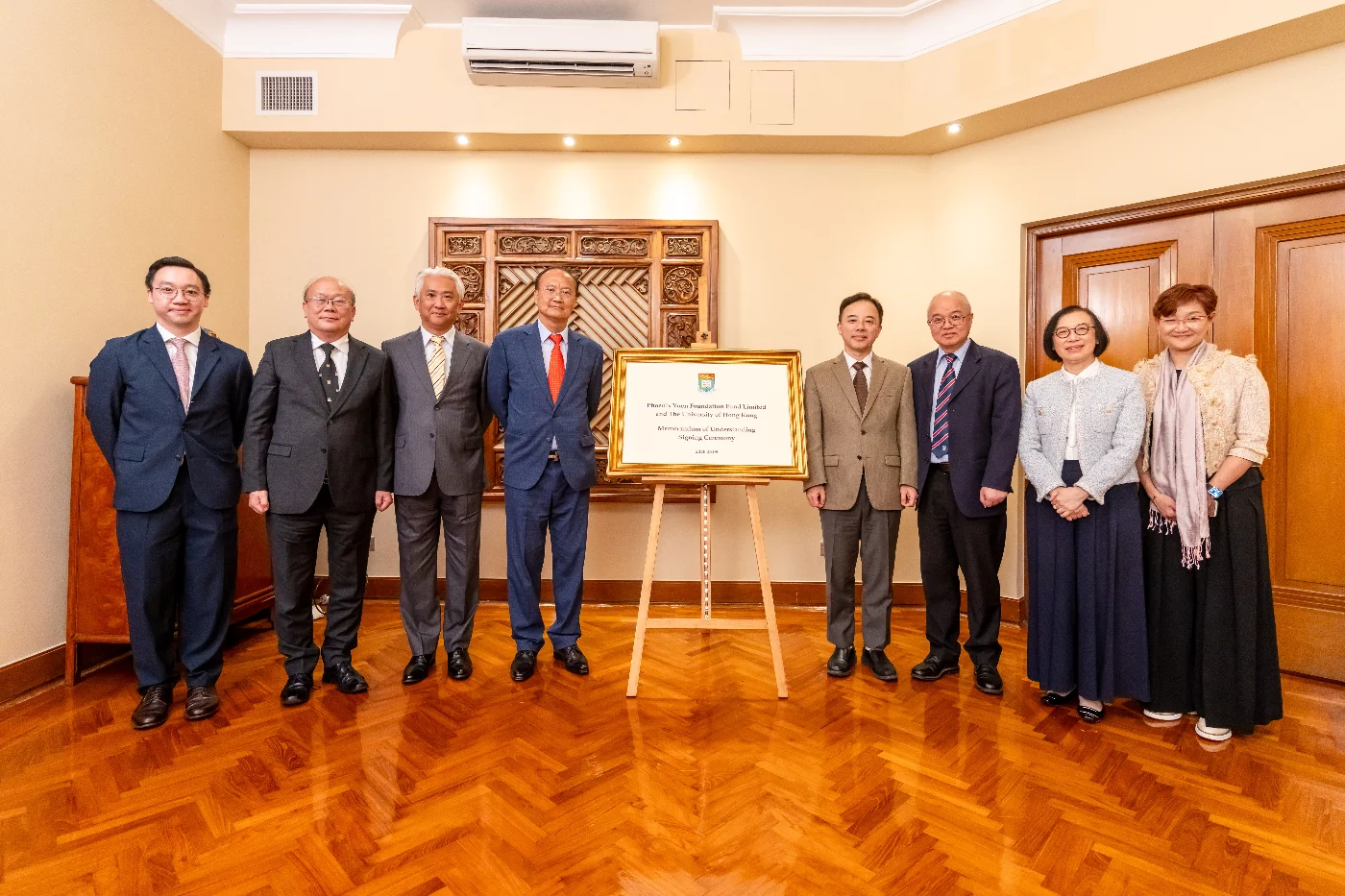 (From left) Mr Chris Pang, Mr Simon Ho, Dr Joseph Yuen, Representatives of the Phoenix Yuen Foundation Fund Limited; Dr Peter Yuen, Founder of the Phoenix Yuen Foundation Fund Limited; Professor Xiang Zhang, President and Vice-Chancellor of HKU, Professor Yang Wang, Vice-President and Pro-Vice-Chancellor (Institutional Advancement) of HKU; Professor Sophia Chan, Master of Residential College One of HKU and Ms May Wong, Associate Director (Development), Development & Alumni Affairs Office of HKU.
