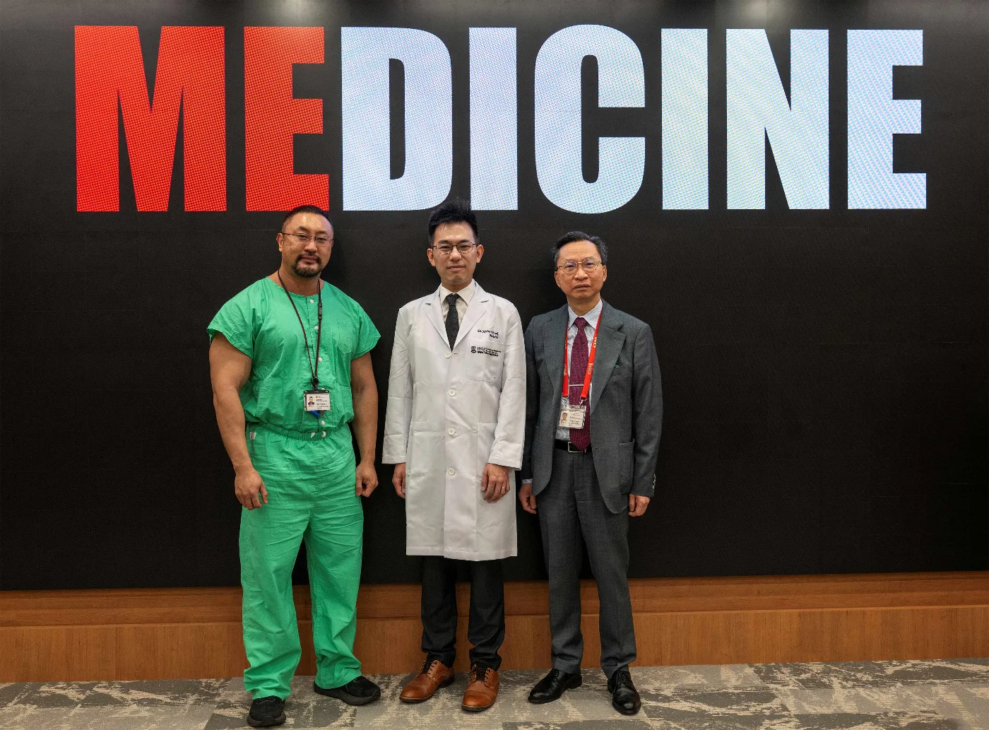港大醫學院科研團隊指出可透過痰液檢測及在不同時間點進行血液檢測，可以更準確評估患者慢阻肺病急性惡化風險。（左起：陳崇基醫生、郭宏駿醫生及何重文醫生）