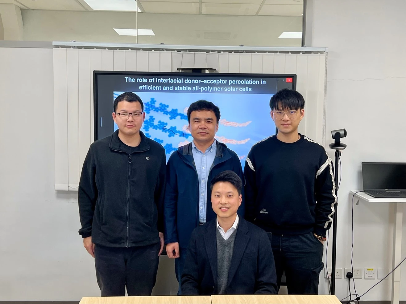 港大工程學院機械工程系研究團隊（前）周慈勇教授，（後從左）郭宇，王鎮博士和劉賢釗