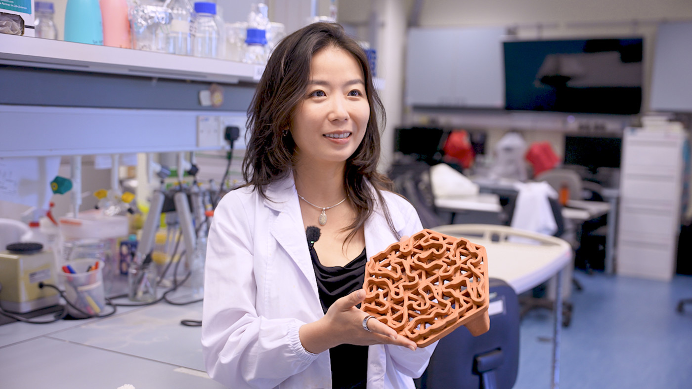  The world’s corals are under threat. HKU alumna Dr Vriko Yu has a plan – and the technology – to save them.