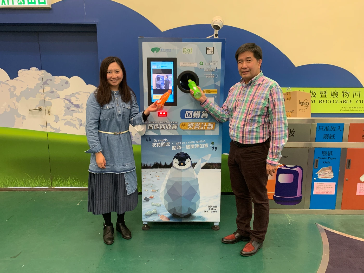 HKU research team from Research Division for Ecology and Biodiversity collaborated with the Environmental Association Limited, aims to explore the feasibility of implementing plastic bottle deposit in Hong Kong.