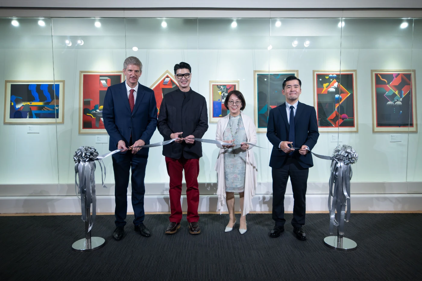 (From left) UMAG Director Dr Florian Knothe, Collector Steven Co, Chairman of HKU Museum 
Society Yvonne Choi, Director of Public Relations & Cultural Affairs Division, Consulate General of Japan in Hong Kong Mr Kotatsu 
Nishino.