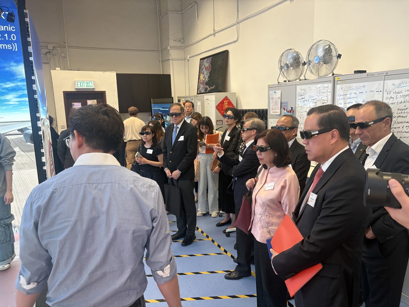 The delegation attends two showcases by the Faculty of Engineering, conducted by the HIS Lab and RoboCPS Team. 
