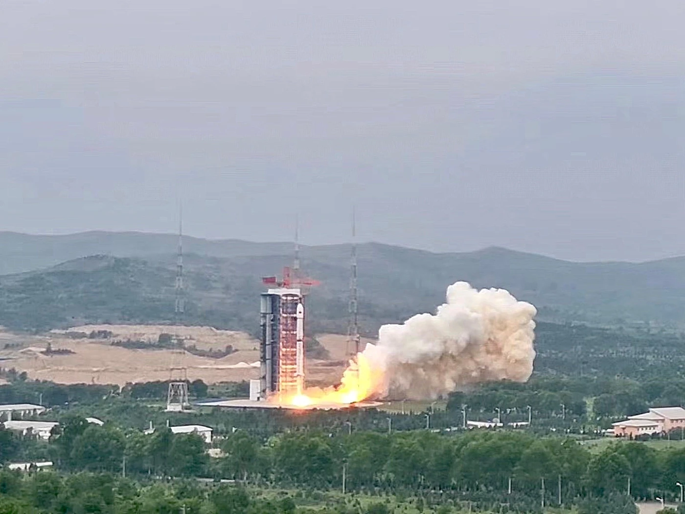 香港大學夥内地團隊研發<br>
「龍蝦眼X射線探測衛星」成功發射<br>
探索太空暗物質