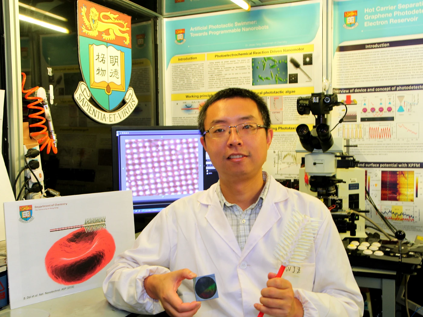 HKU chemists develop world’s first light-seeking synthetic Nanorobot <br>
for potential biomedical applications