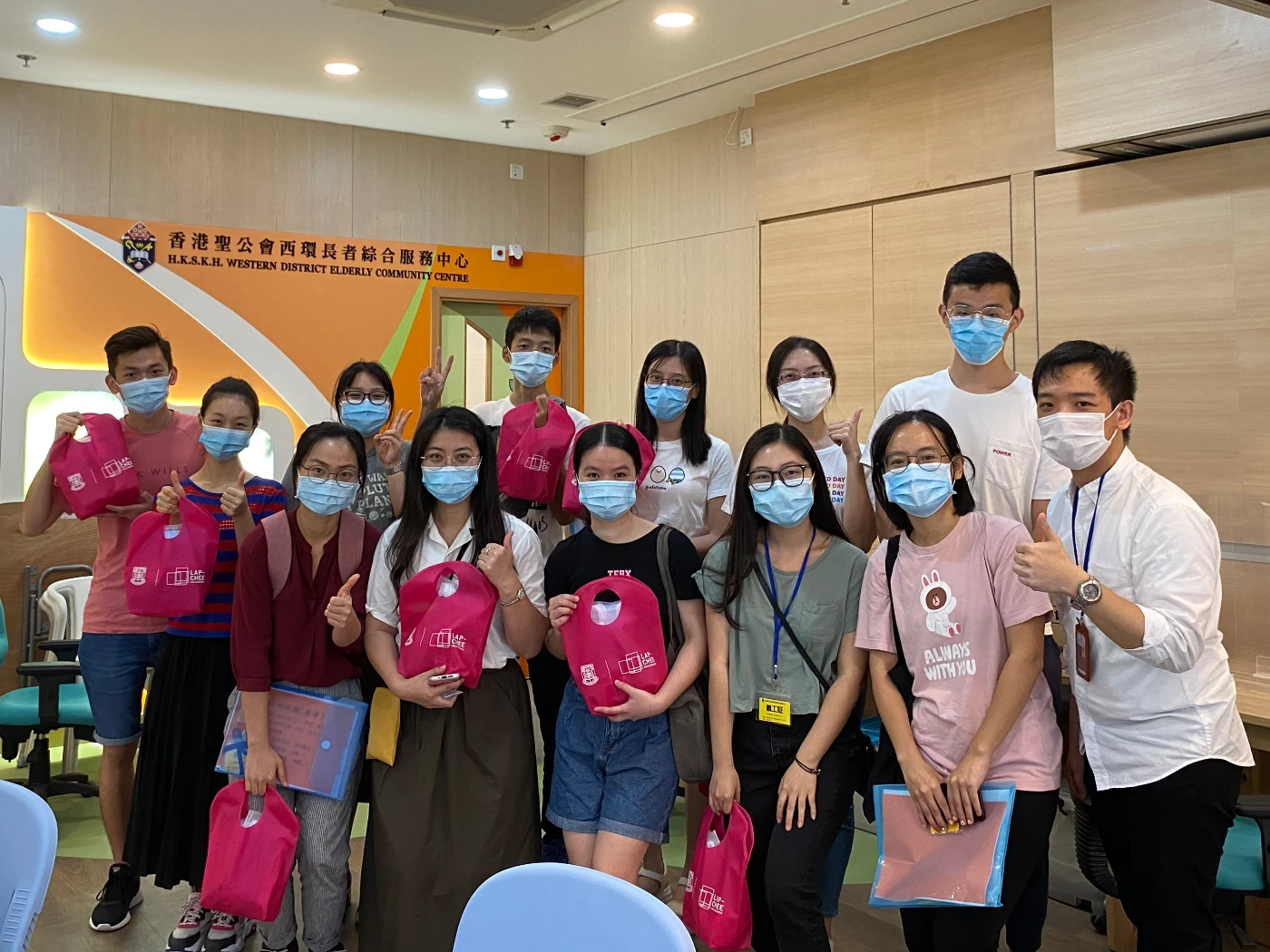 Music and Zoom with the Elderly at Moon Festival