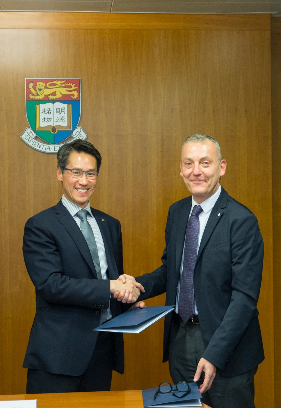 Professor W. John Kao, Vice-President and Pro-Vice-Chancellor (Global), HKU and Pierre Dorbes, Head of ICRC Regional Delegation in East Asia