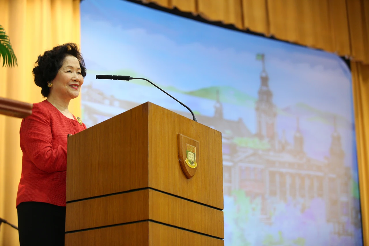 香港特別行政區前政務司司長陳方安生女士在歡送儀式上分享了讀書時的回憶。
