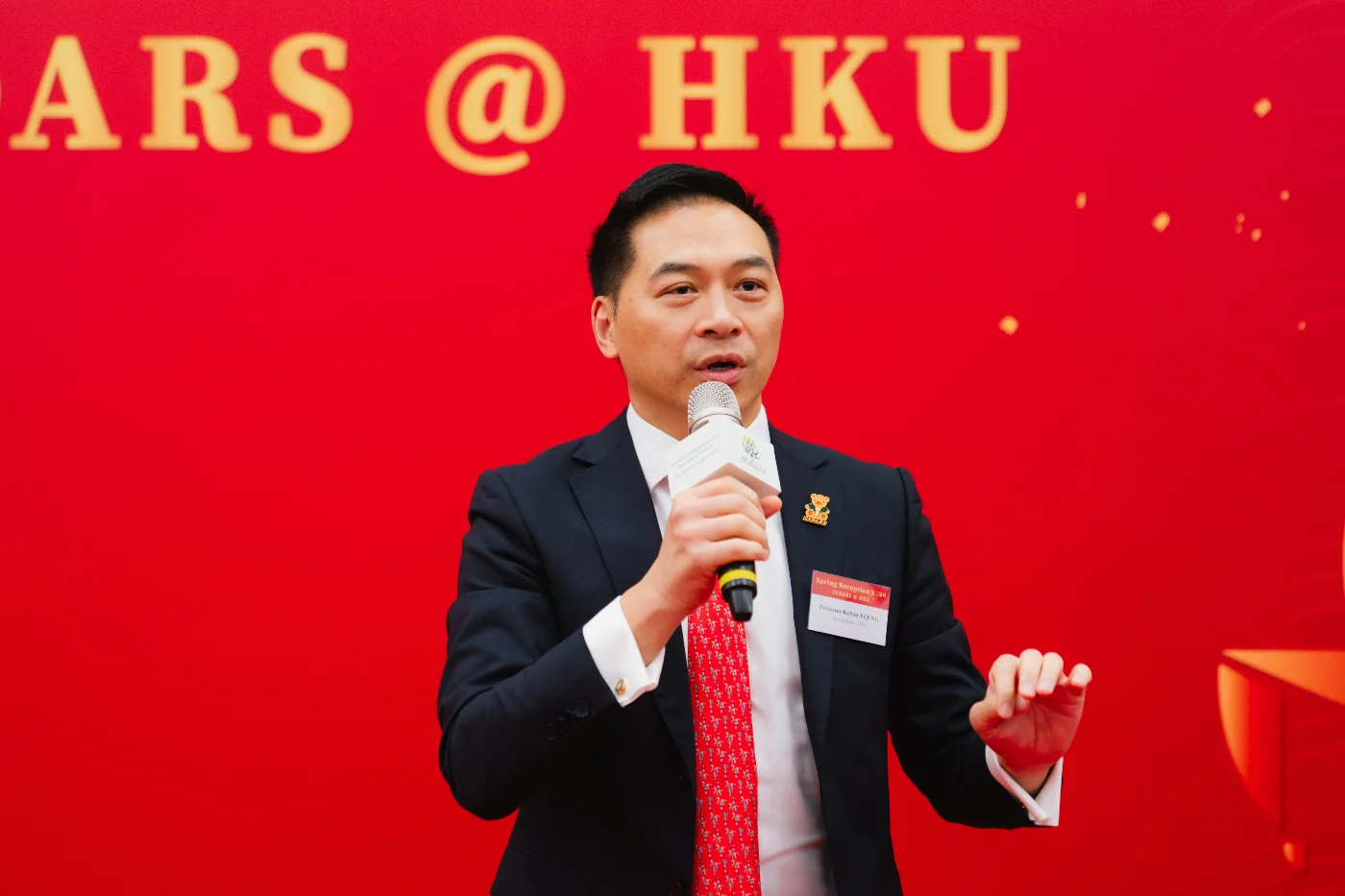 港大學生事務長楊偉國教授向嘉賓、教職員及學生致意，並感謝大學各學院及部門同事對學生的支持。