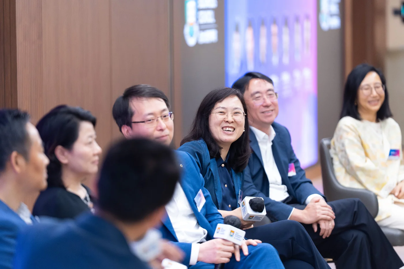 (From left) Professor Hongbin CAI, Dean and Chair of Economics, Director of ICE of HKU Business; Dr. Jun CHEN, Chairman and CEO, Shenzhen Haiyuan Venture Investment Co., Ltd; Dr. Yifan HU, Managing Director, Global Wealth Management, Regional Chief Investment Officer and Head Macroeconomics APAC, UBS; Dr. Wenli ZHAO, Managing Director and Chief Economist, CCB International (Holdings) Limited; Dr. Haixia YUAN, Managing Director and Dean of Research Institute, China Chengxin International Credit Rating Co., Ltd. and Specialist, Fiscal Risk Research Expert Division, Ministry of Finance; Mr. Jie XIN, Director, The New Silk Road International Centre for People-to-People Economic and Trade Exchanges and Former CEO of Lianlian DigiTech Co., Ltd.; and Ms. Xiaojia ZHI, Managing Director, Chief China Economist, Head of Research Asia ex. Japan, Crédit Agricole CIB engage in a roundtable discussion.