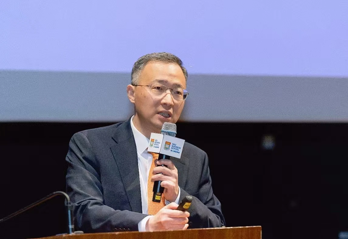 Dr. Jianguang SHEN, Vice President and Chief Economist of JD.com, Inc. and Visiting Professor of School of Economics of Fudan University, delivers a keynote speech.