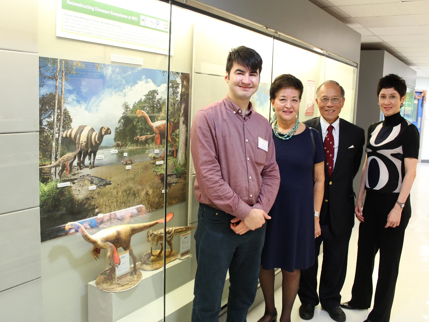港大舉辦「國際廓羽盜龍類恐龍研討會」及展覽<br>
探討鳥類和飛行能力的起源