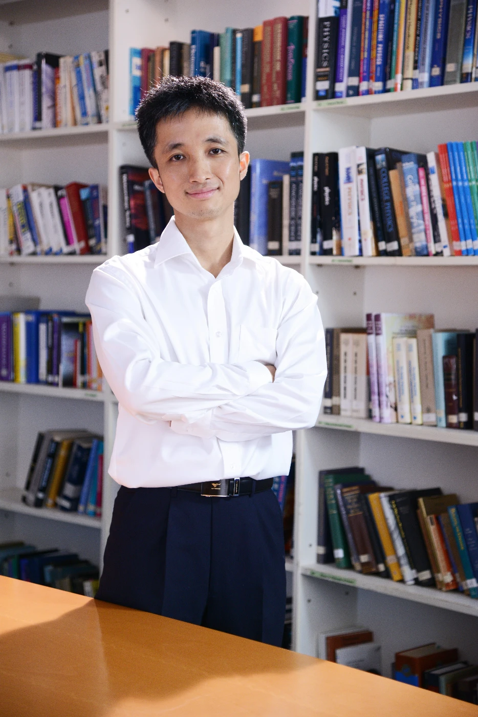 Professor Yao Wang Receives Huang Kun Prize for Solid Physics and Semiconductor Physics