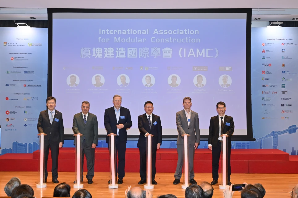港大模塊組合建造實驗室於2025年6月26日在黃麗松講堂舉辦「組裝合成」模塊建造國際會議：MiC新範式。
