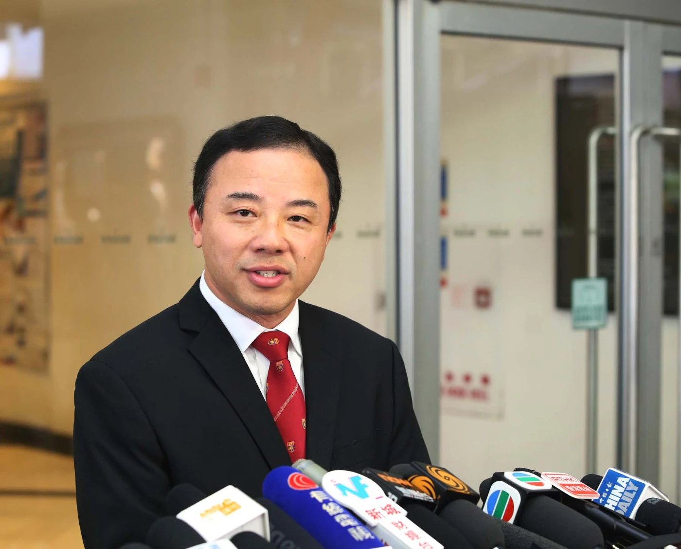 香港大學第十六任校長張翔教授履新