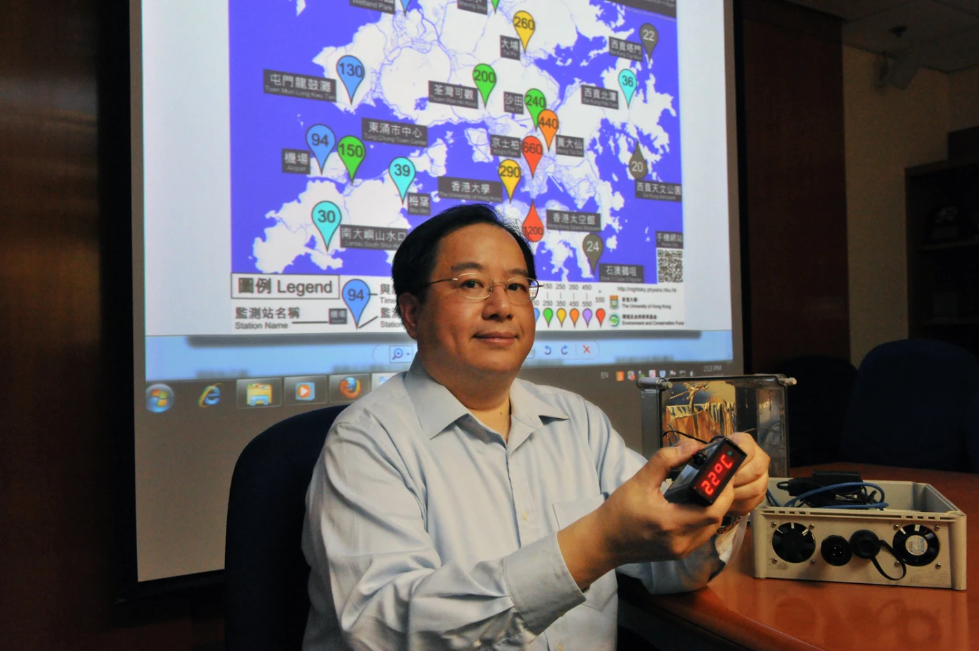 香港大學物理學系自行研發「香港夜空光度監測網絡」，自2010年5月起測量各區光污染情況。