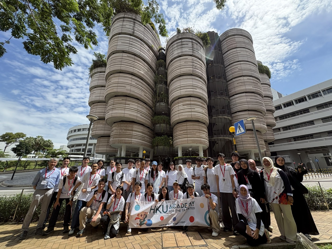 香港大學及騰訊首度攜手合作 透過「商業與創新及數字化轉型」暑期課程 培育全球AI青年人才