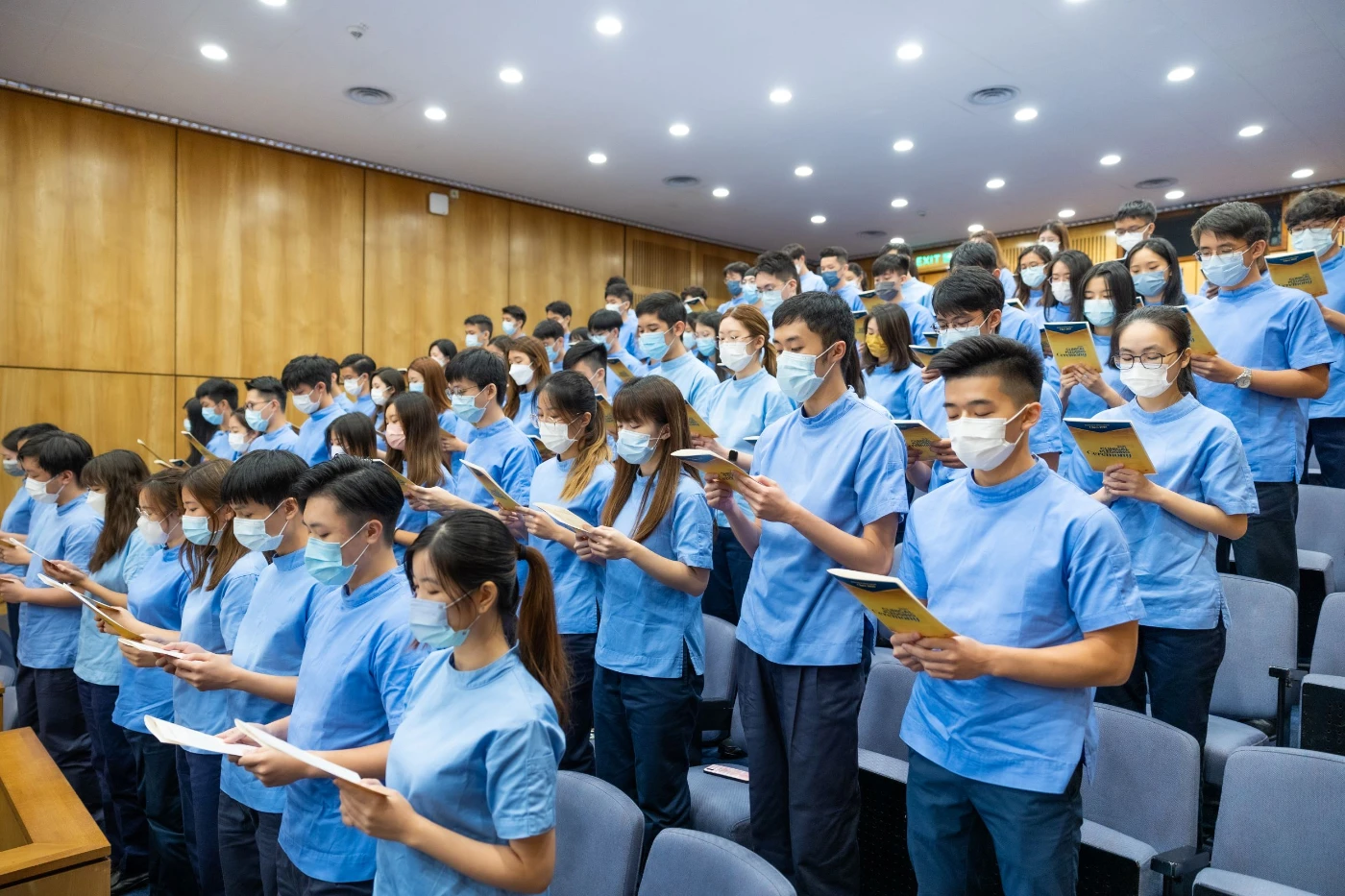 港大牙醫學院學生承諾提供專業和合符道德的病人療理